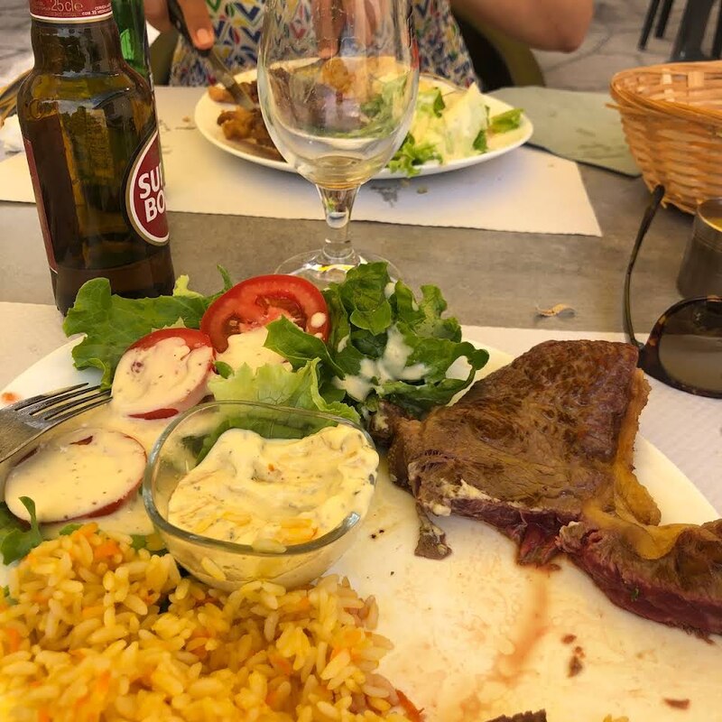 Steak frites salade chez Au Bon Coin