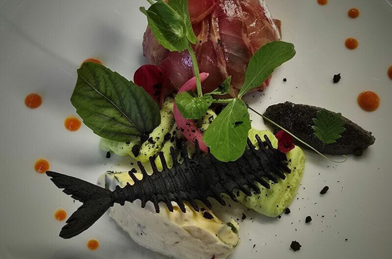 Plat gastronomique de l'Auberge Saint-Fiacre