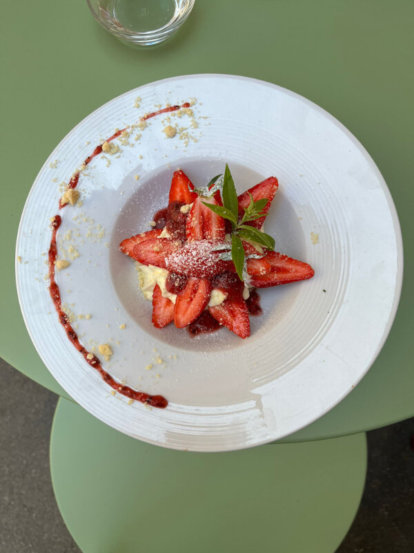 Dessert fraises au Chêne Vert